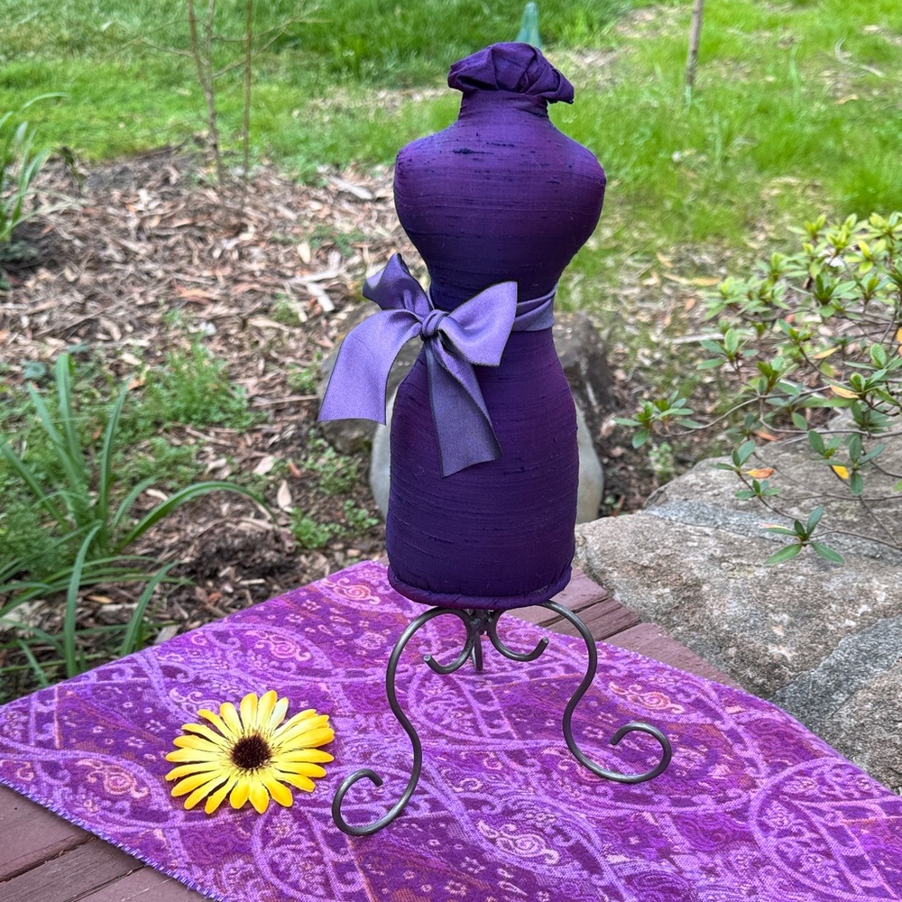 🩷 Holly Linens; Made in the U.S.A.; Purple Decorative Display/Jewelry Stand!